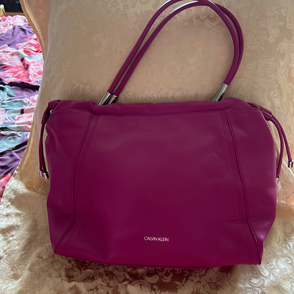 Women’s purse.  Pretty pink.  Mint condition.
